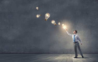 3个科学家的资料(随便3个)